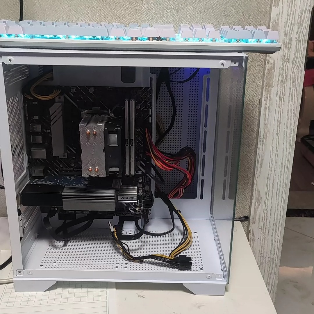 手电脑批发零售·新开电竞499起网咖处理i5i7i9台式电脑高配二手电脑